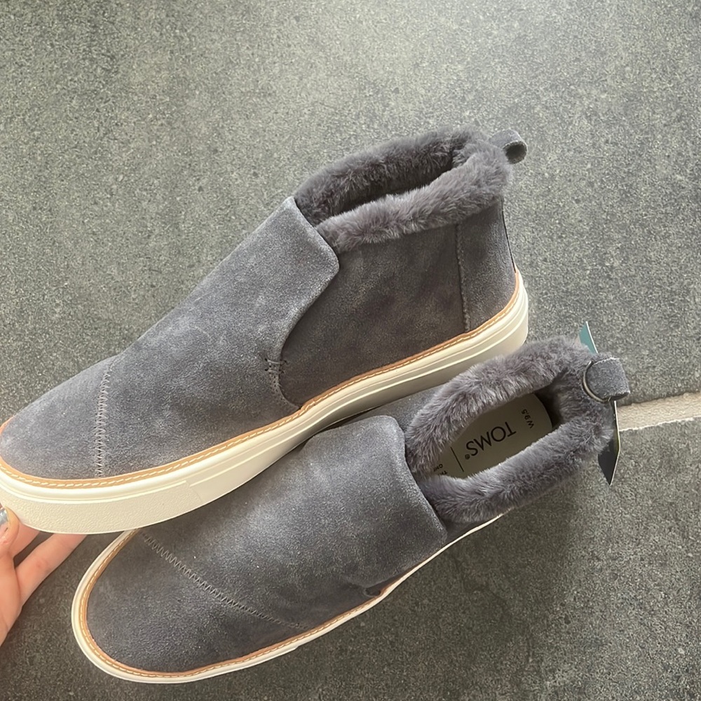 Brand new Tom faux fur slip on